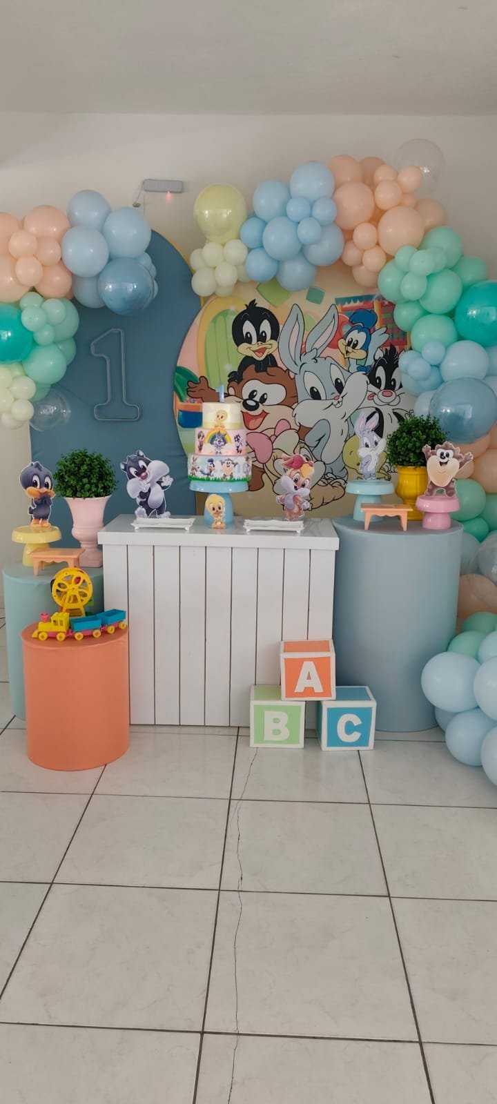 Decoração de festa infantil montada no Espaço Sabará