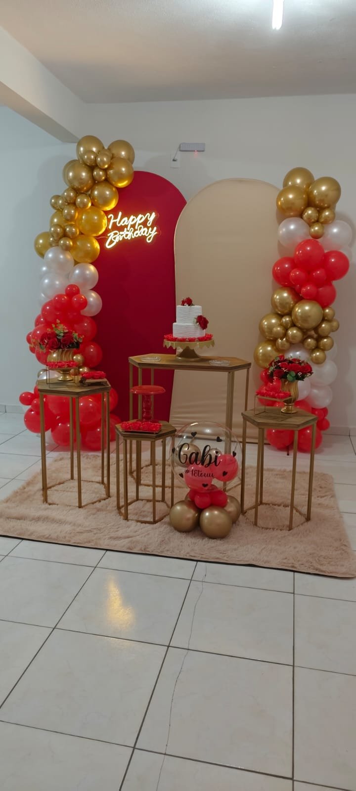 Mesa de aniversário decorada no Espaço Sabará